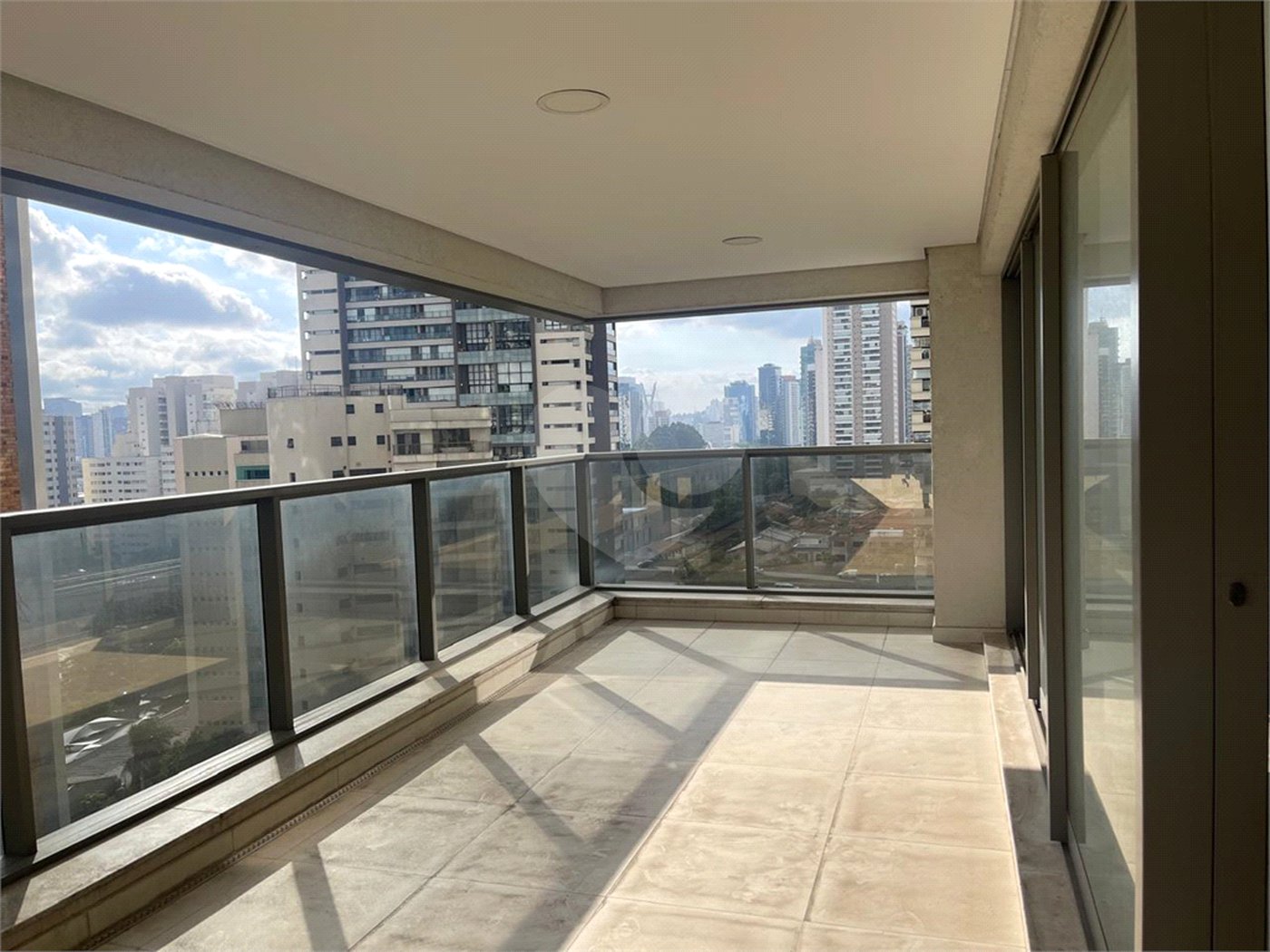 Apartamento à venda com 3 suítes em Campo Belo, São Paulo, SP