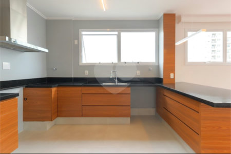 Apartamento à venda com 3 quartos, sendo 1 suíte,  em Santa Cecília, São Paulo, SP