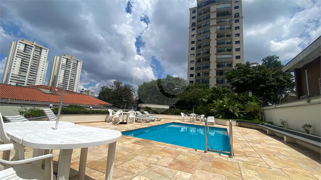 Apartamento à venda com 3 quartos, sendo 1 suíte, em Campo Belo, São Paulo, SP