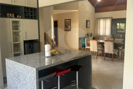 Casa à venda com 3 suítes no condomínio Terras de Mont Serrat, Salto - SP
