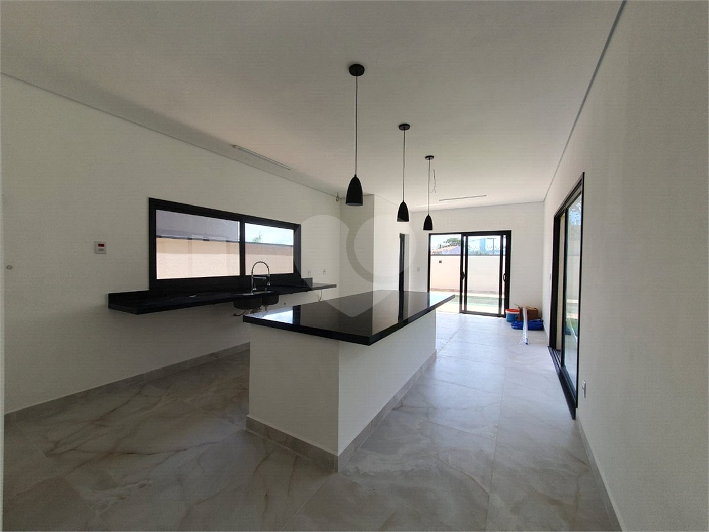 Casa à venda com 3 suítes no condomínio Via Castelli, Louveira - SP