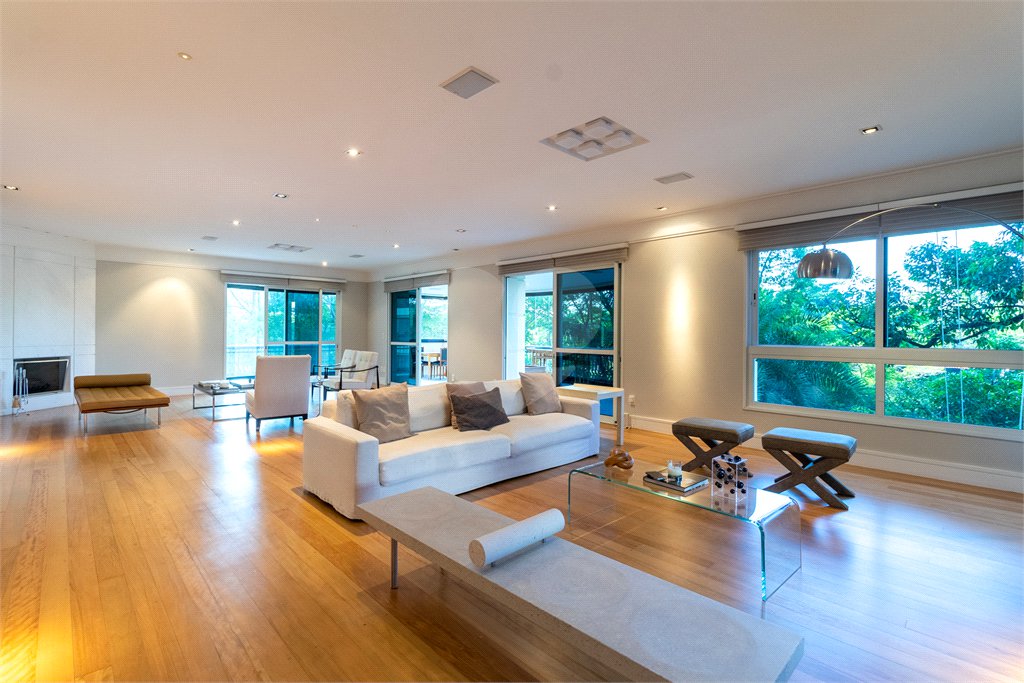 Apartamento à venda com 5 suítes em Moema, São Paulo, SP