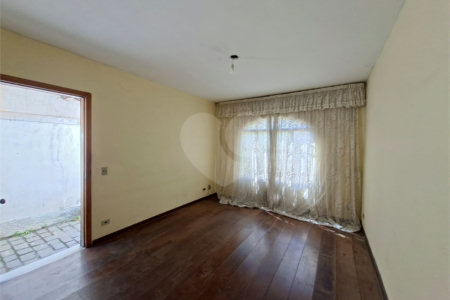 Sobrado à venda com 3 quartos, sendo 1 suíte,  em Jardim Esmeralda, São Paulo, SP