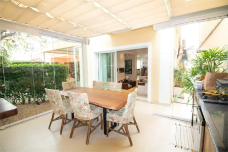 Casa à venda com 4 quartos, sendo 3 suítes, no condomínio Residencial Sans Souci, São Paulo - SP