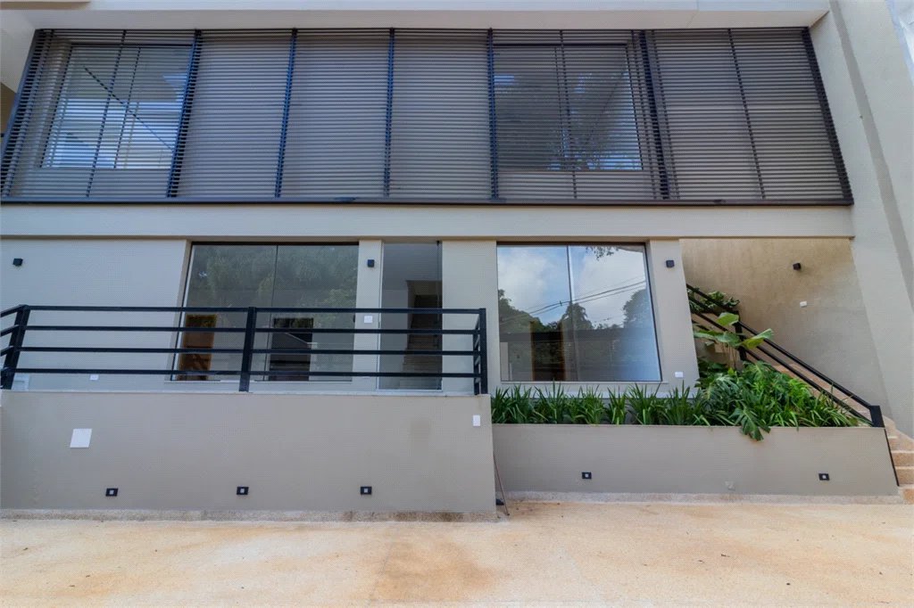 Casa à venda com 4 quartos, sendo 1 suíte,  em Jardim Guedala, São Paulo, SP