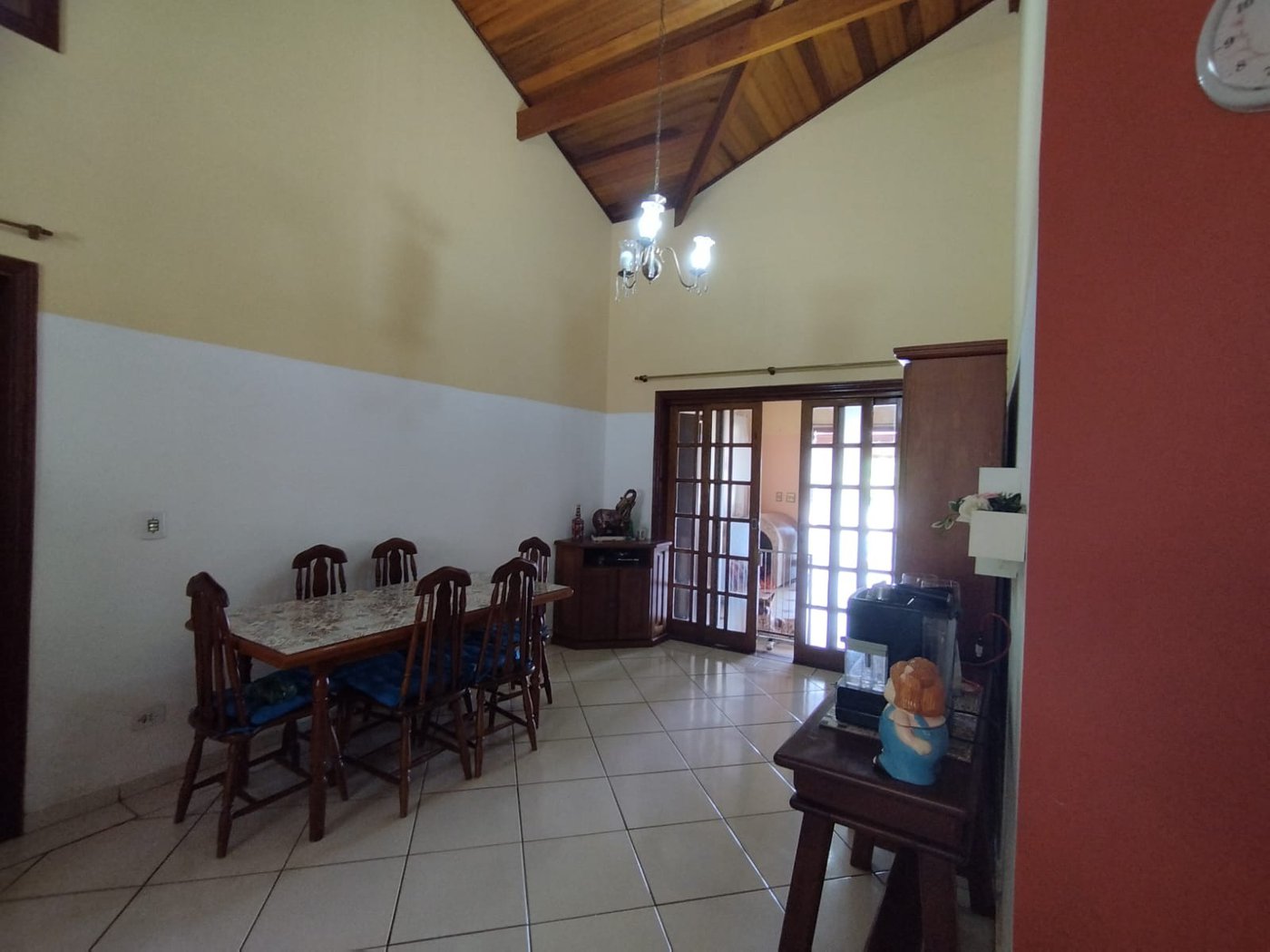 Casa à venda com 3 quartos, sendo 1 suíte, no condomínio Outeiro Das Flores, Itupeva - SP