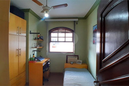 Casa à venda com 4 quartos, sendo 1 suíte, em Bangu, Rio de Janeiro, RJ