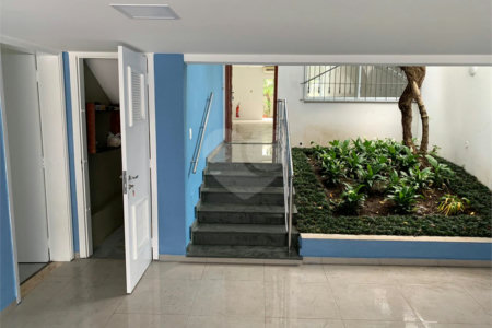 Sobrado à venda ou para alugar com 7 quartos, sendo 3 suítes, em Vila Mariana, São Paulo, SP