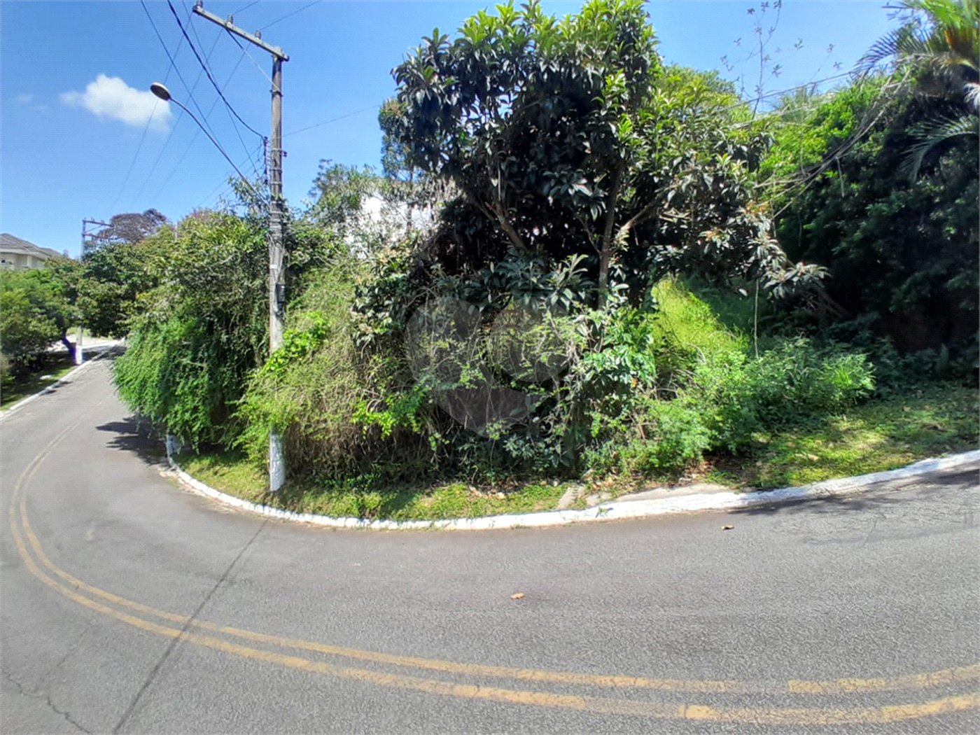 Terreno à venda no condomínio Suíça da Cantareira, Mairiporã - SP