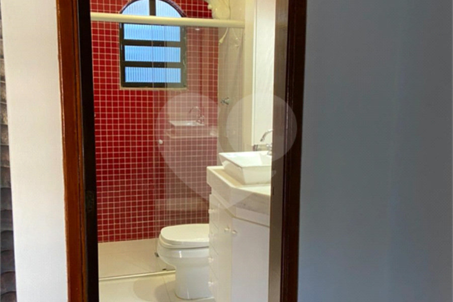 Casa à venda com 4 quartos, sendo 2 suítes,  no Centro, Serra Negra, SP