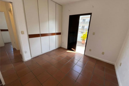 Apartamento com 4 dormitórios à venda, 259 m² por R$ 900.000,00 - Jardim Três Marias - Guarujá/SP