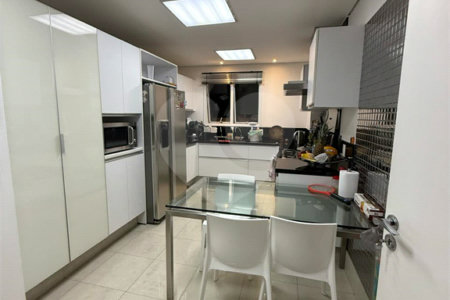 Casa à venda com 4 suítes no condomínio East Village, São Paulo - SP
