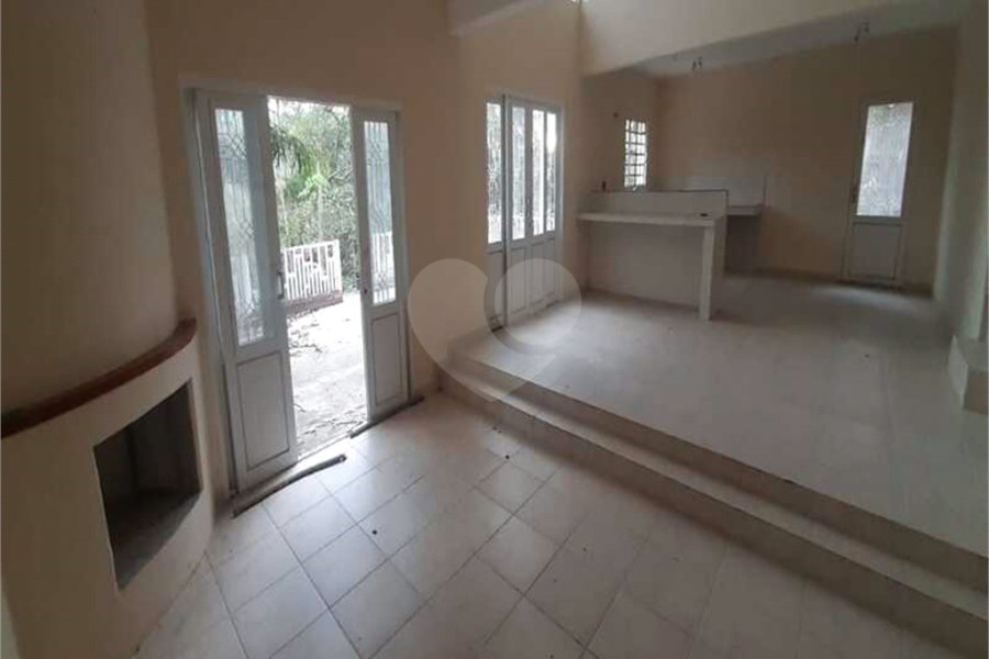 Sobrado à venda com 4 quartos, sendo 2 suítes, em Serra da Cantareira, Mairiporã, SP