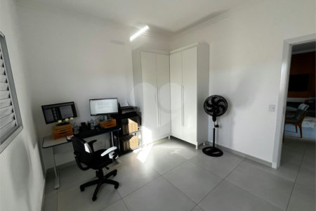 Casa à venda com 3 quartos, sendo 1 suíte, no condomínio Residencial Golden Ville, Itapetininga - SP
