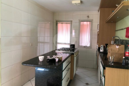 Casa à venda com 4 quartos, sendo 2 suítes,  em Jardim Leonor, São Paulo, SP