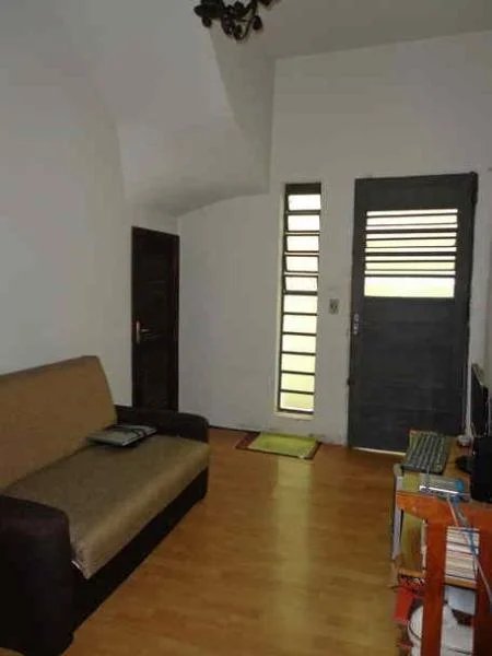 Casa à venda com 3 quartos, sendo 1 suíte, em Jardim Londrina, São Paulo, SP