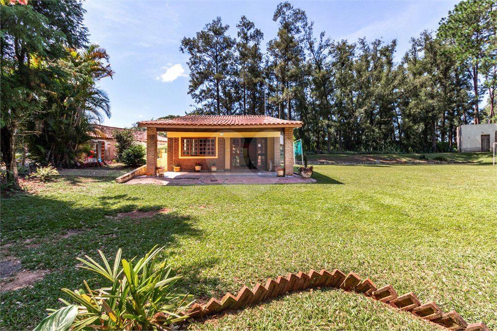 Chácara à venda com 5 quartos, sendo 2 suítes, em Vila São João, Sarapuí, SP
