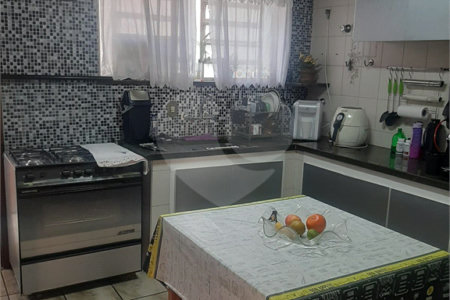 Casa à venda com 3 quartos, sendo 1 suíte,  no Centro, Mogi das Cruzes, SP
