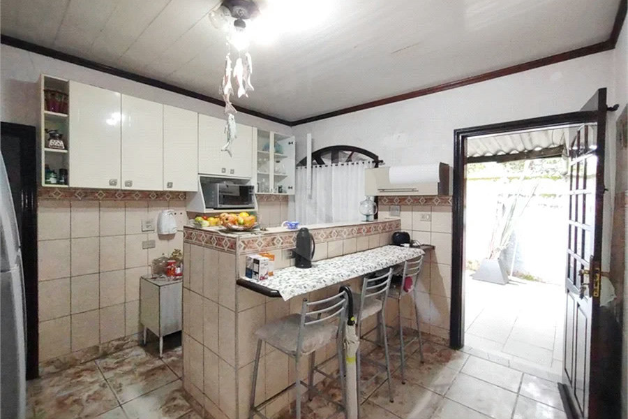 Casa Térrea de Esquina à Venda no Parque Vitória – Excelente Potencial!