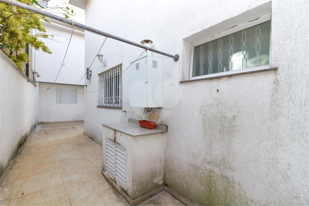 Casa Sobrado à venda com 342 m², 3 dormitórios, sendo 2 suítes, 4 vagas na Vila Mariana - São Paulo.