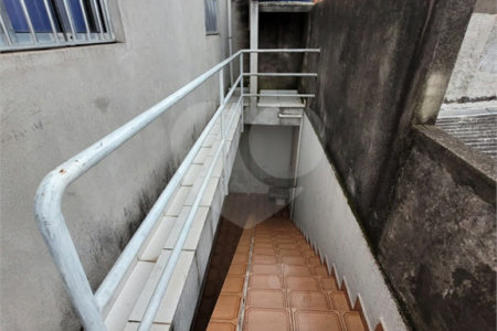 Sobrado à venda com 4 quartos em Vila Jurema, Ferraz de Vasconcelos, SP