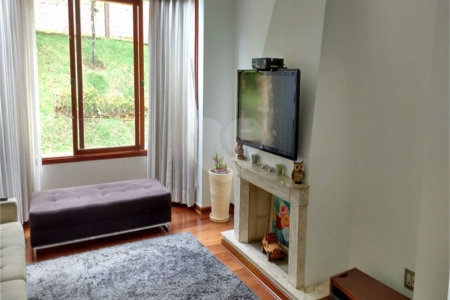 Casa à venda com 4 quartos, sendo 2 suítes,  no condomínio Ypê Branco I, São Paulo - SP