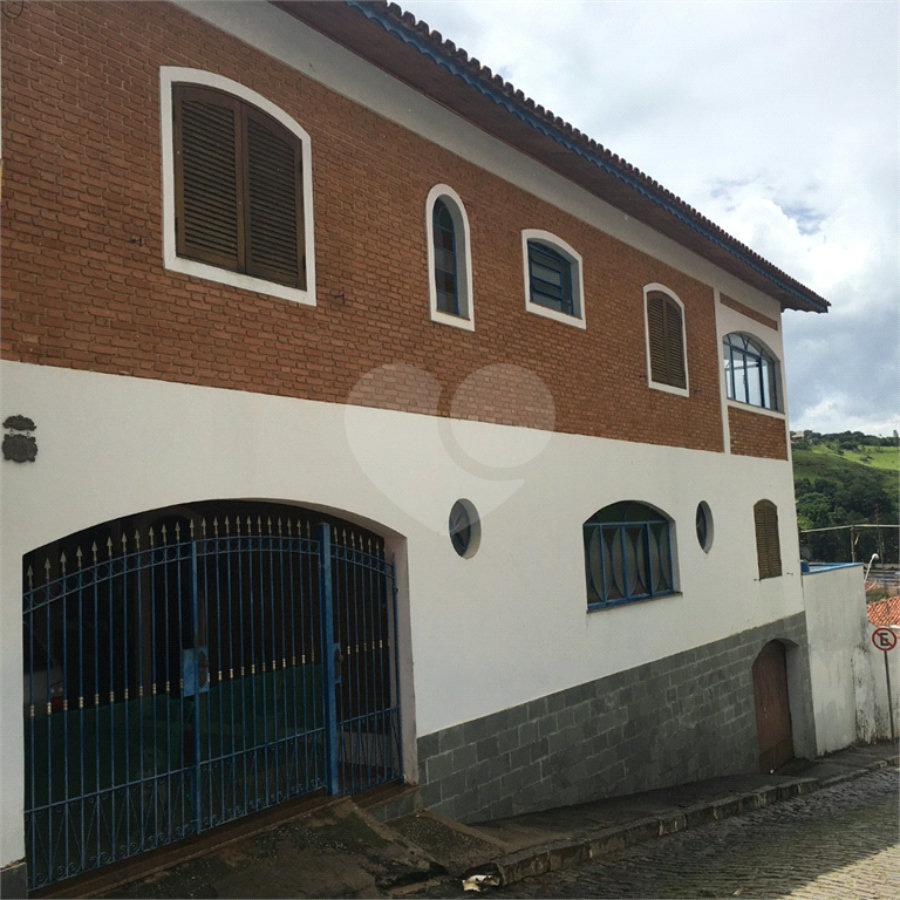 Casa à venda com 4 quartos, sendo 1 suíte, no Centro, Piracaia, SP