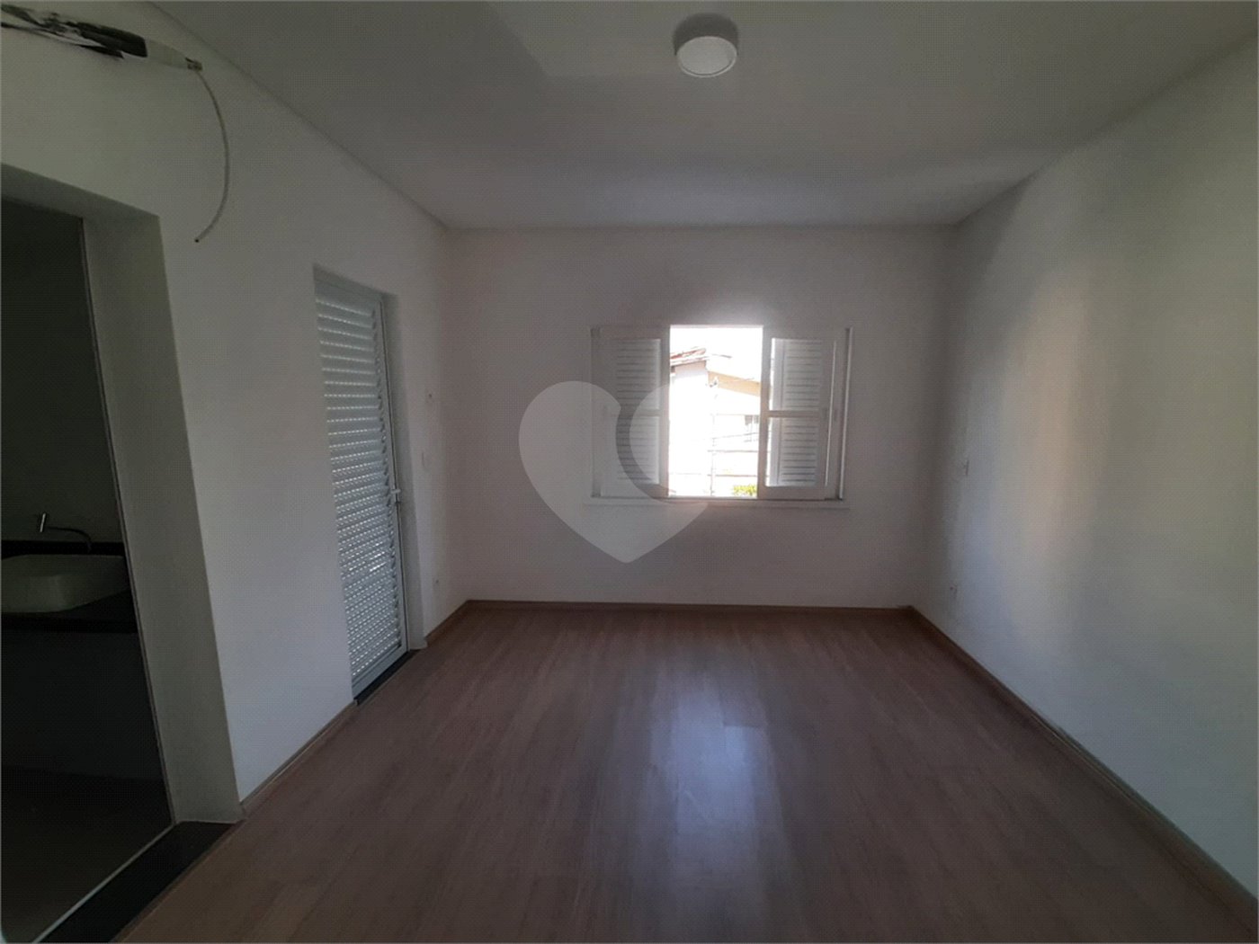 Sobrado à venda com 4 quartos, sendo 3 suítes, em Vila Paulicéia, São Paulo, SP