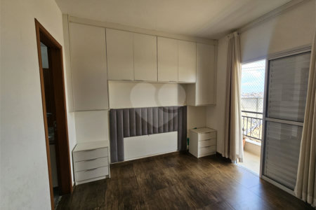Sobrado à venda com 3 quartos, sendo 1 suíte,  em Vila Nivi, São Paulo, SP