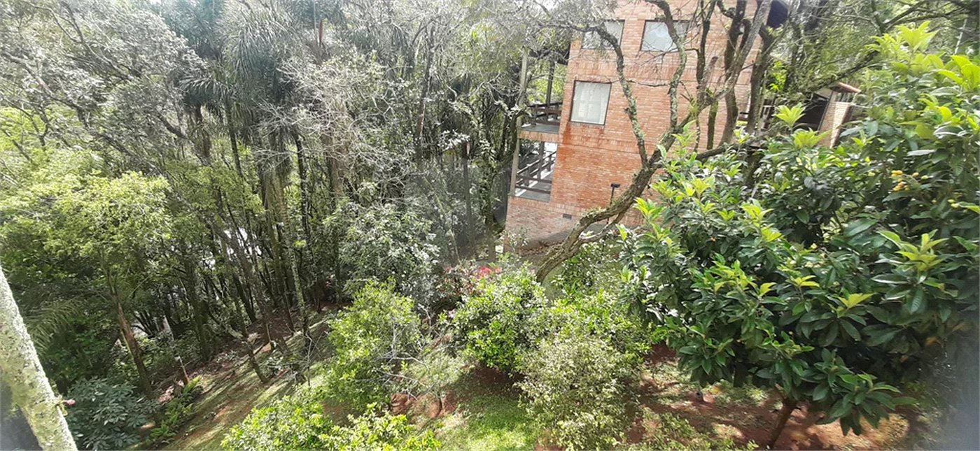 Casa à venda com 5 quartos, sendo 4 suítes, no condomínio Alpes da Cantareira, Mairiporã - SP