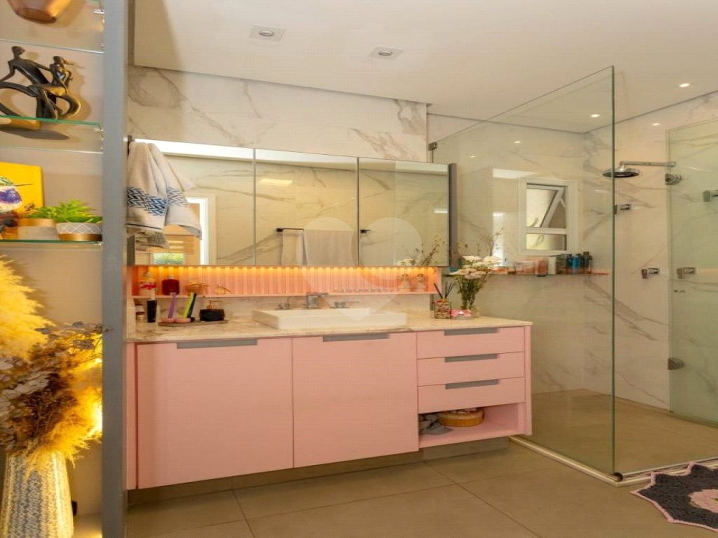 Apartamento à venda com 2 quartos, sendo 1 suíte,  em Cambuci, São Paulo, SP