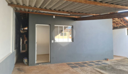 Casa à venda com 2 quartos em Vila Mazzei, Itapetininga, SP