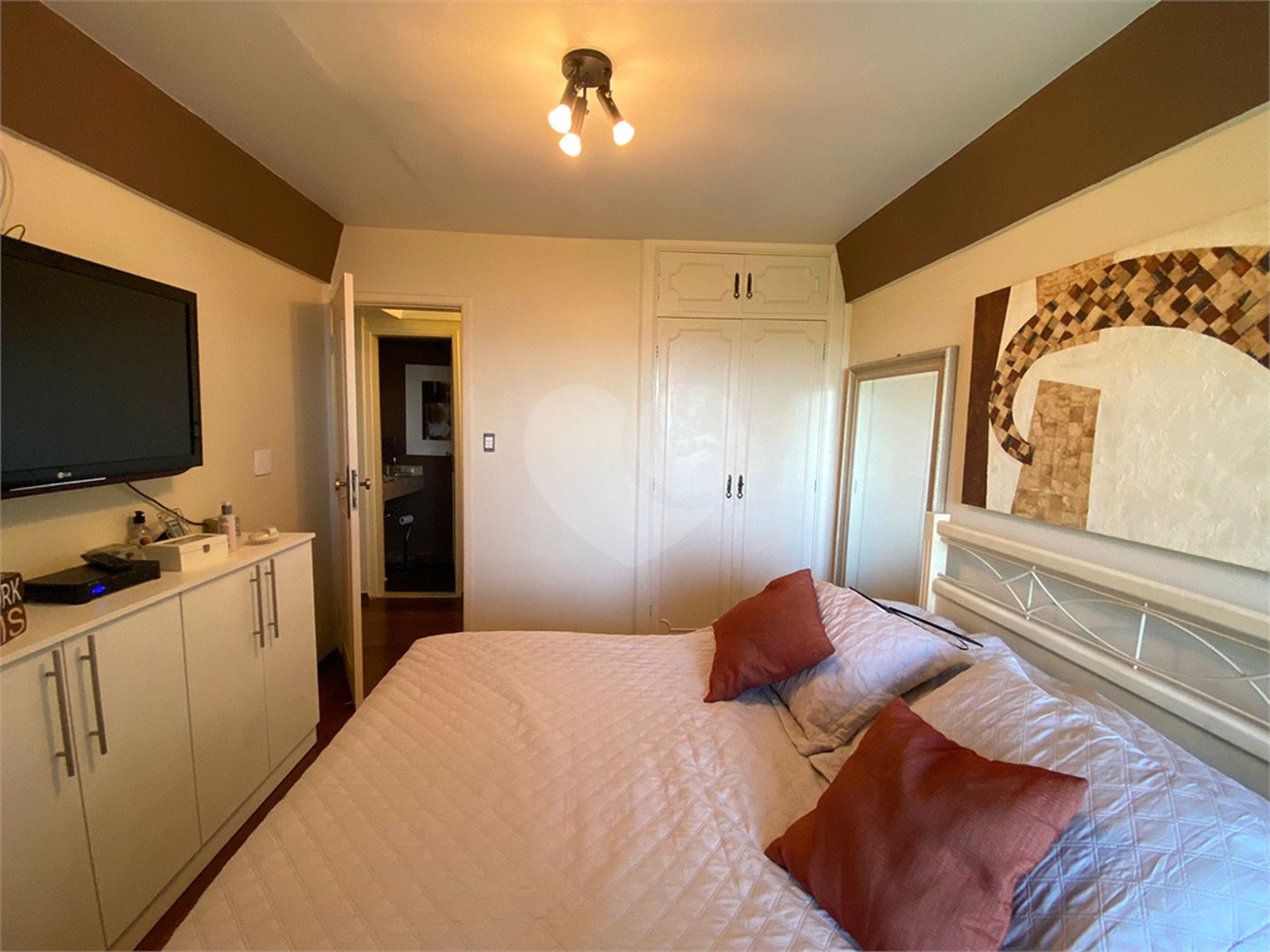 Apartamento à venda com 3 quartos, sendo 1 suíte,  em Vila Romana, São Paulo, SP