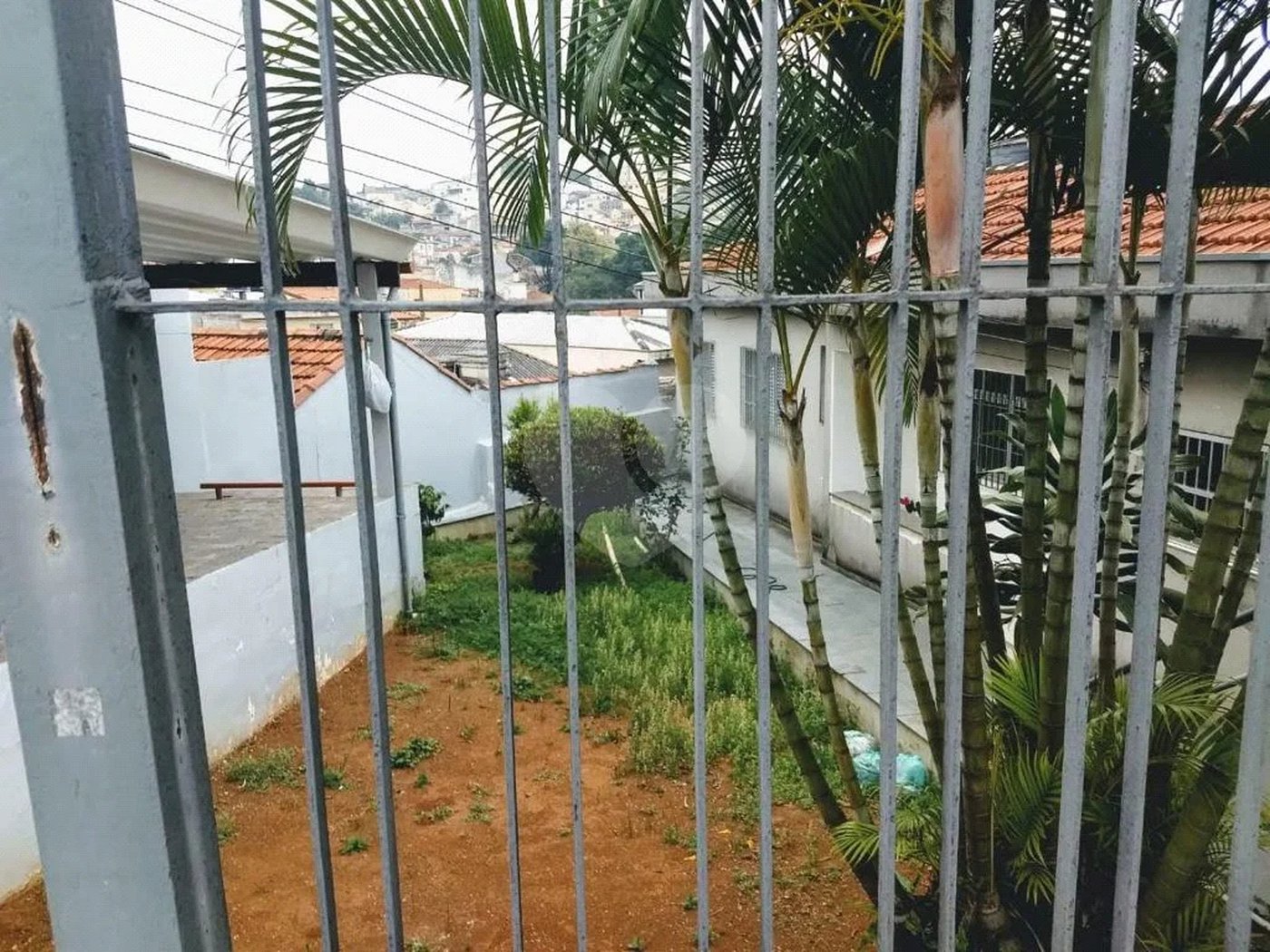 CASA TÉRREA À VENDA NA MOOCA - COM PORTEIRA FECHADA.