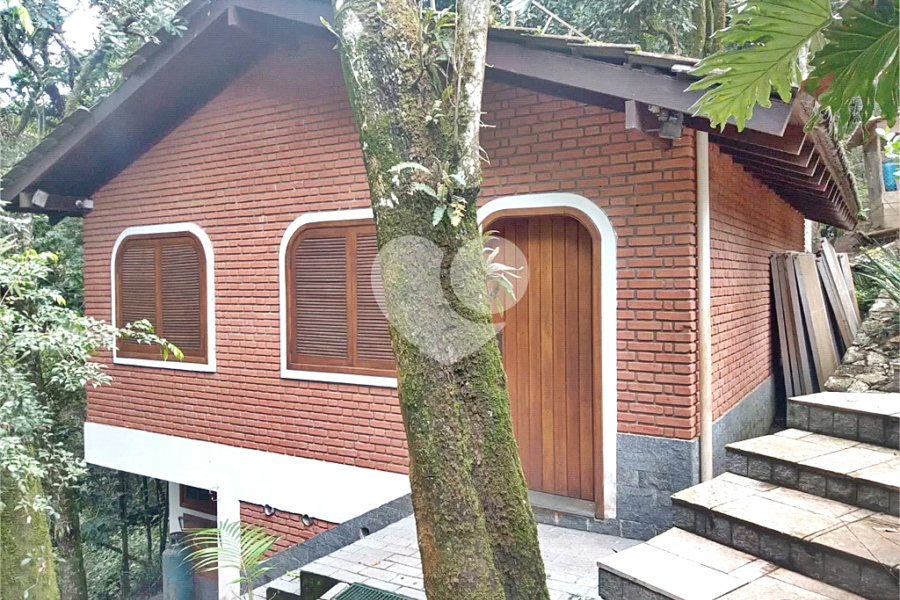 Casa à venda com 5 quartos, sendo 4 suítes, em Roseira, Mairiporã, SP