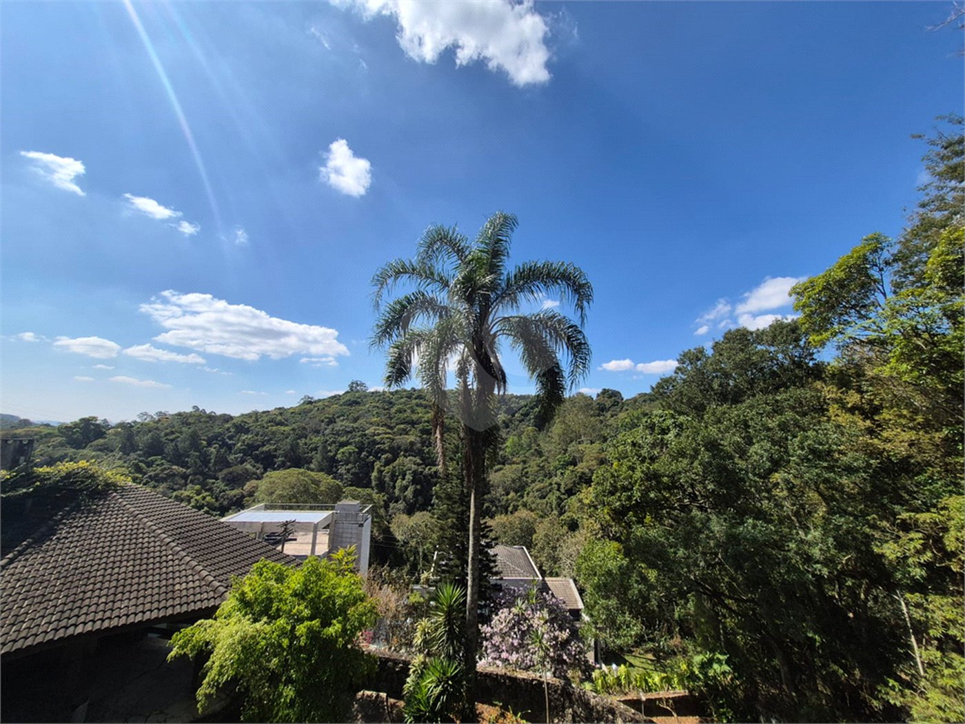 Casa à venda com 3 quartos, sendo 4 suítes, no condomínio Alpes da Cantareira, Mairiporã - SP