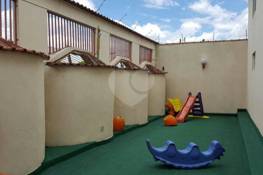Casa à venda com 3 suítes no condomínio Village, São Paulo - SP