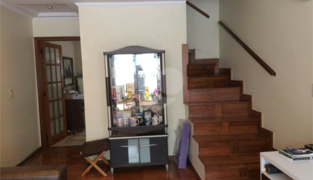 Sobrado à venda com 4 quartos, sendo 1 suíte,  em Jardim Pinheiros, São Paulo, SP