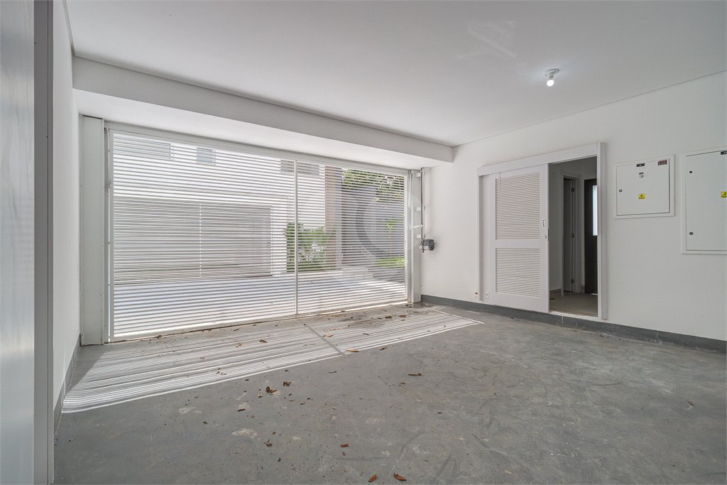 Casa à venda ou para alugar com 3 suítes no condomínio Jardim Flora, São Paulo - SP