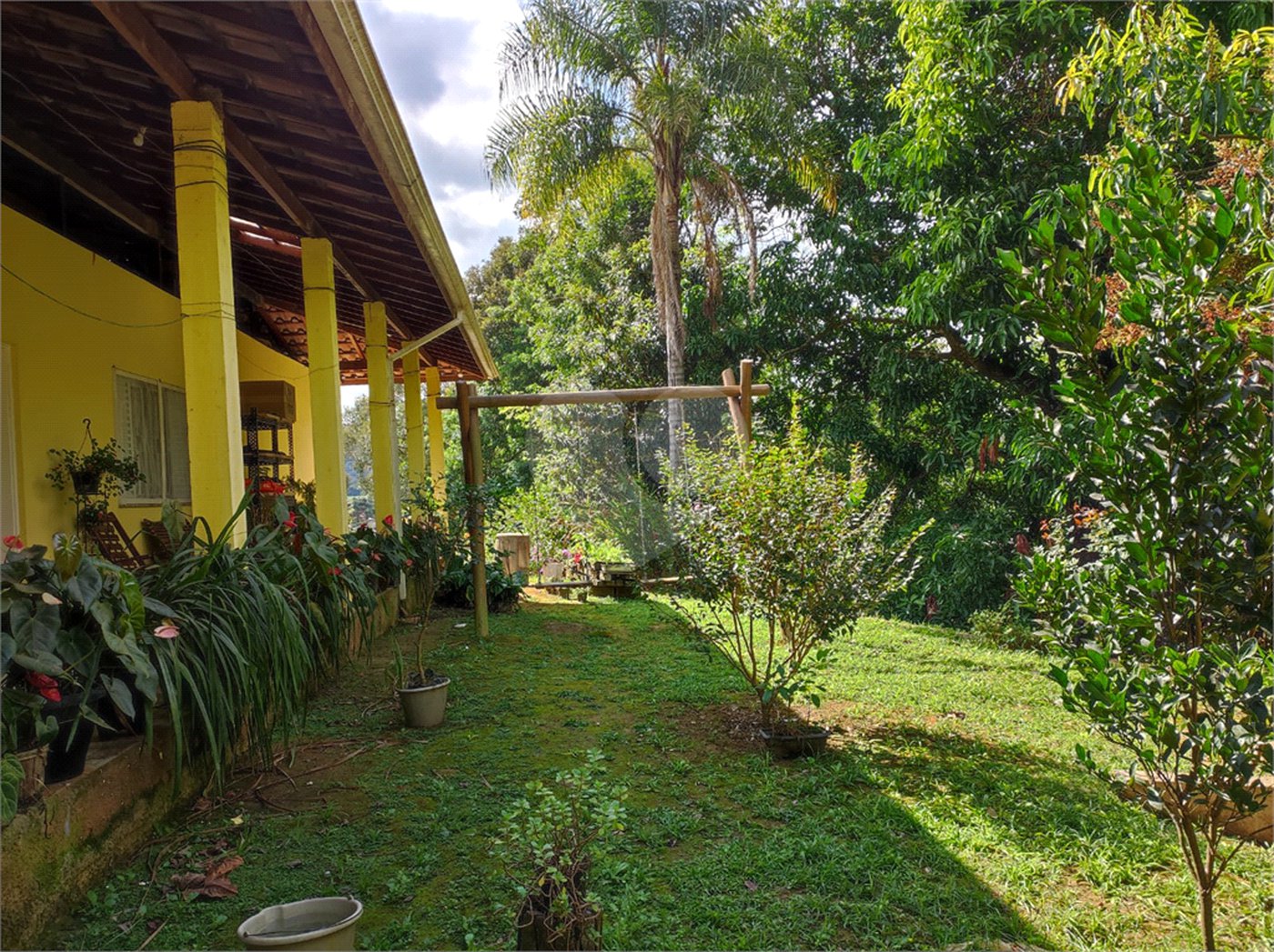 Chácara à venda com 3 quartos, sendo 2 suítes,  em Parque Varanguera, São Roque, SP
