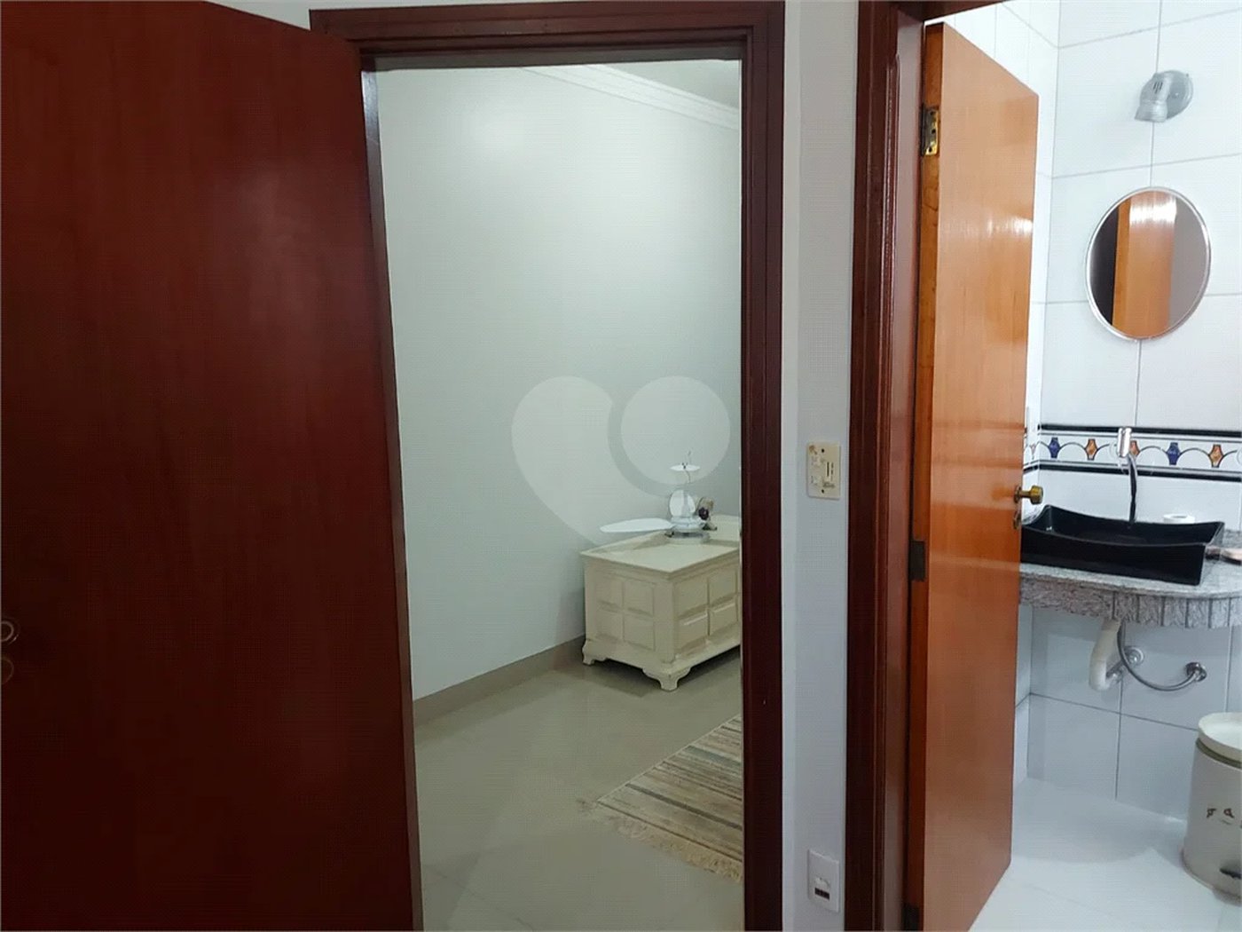 Casa à venda com 4 quartos, sendo 3 suítes, no Centro, Vinhedo, SP