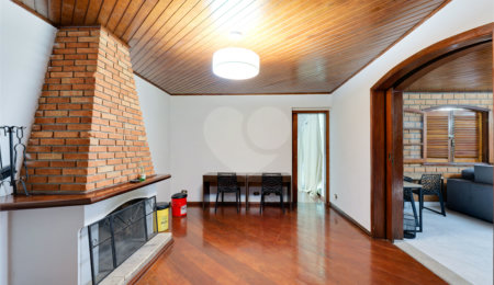Casa Térrea à venda com 5 quartos, sendo 2 suítes, em Alto da Boa Vista, São Paulo, SP