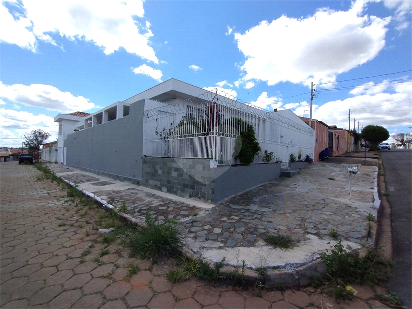Casa à venda ou para alugar com 4 quartos, sendo 3 suítes,  no Centro, Itapetininga, SP