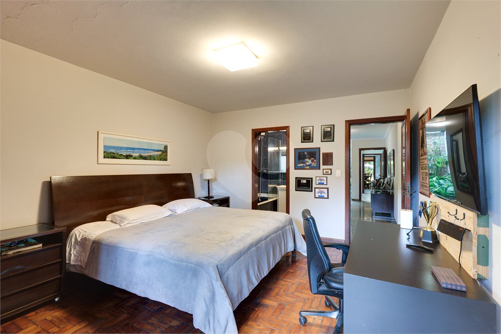 Casa Térrea à venda com 4 quartos, sendo 2 suítes, em Alto da Boa Vista, São Paulo, SP
