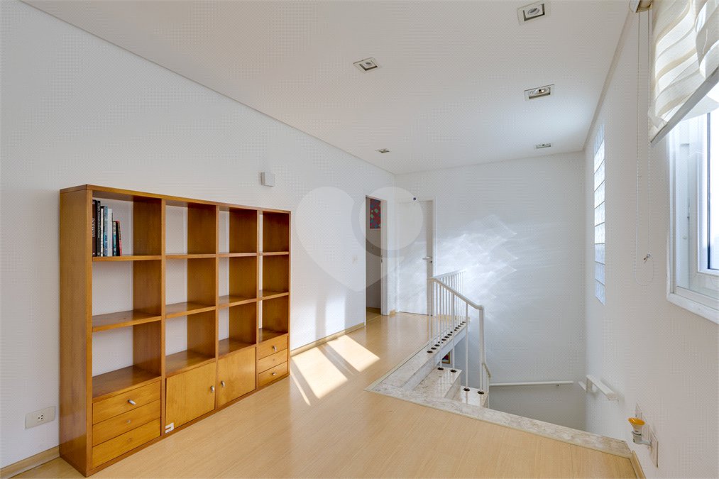 Casa de Vila à venda com 4 quartos, sendo 3 suítes, em Chácara Santo Antônio, São Paulo, SP