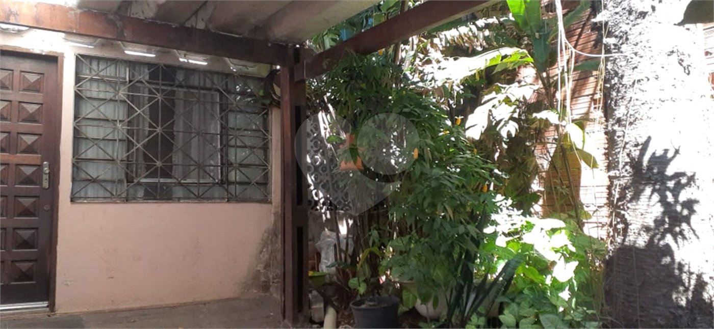Casa Térrea Ampla com 4 Dormitórios, Suíte e Quintal à Apenas 15 Minutos do Estação Tatuapé.