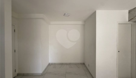 Apartamento à venda com 2 quartos, sendo 1 suíte,  em Vila Marina, São Paulo, SP