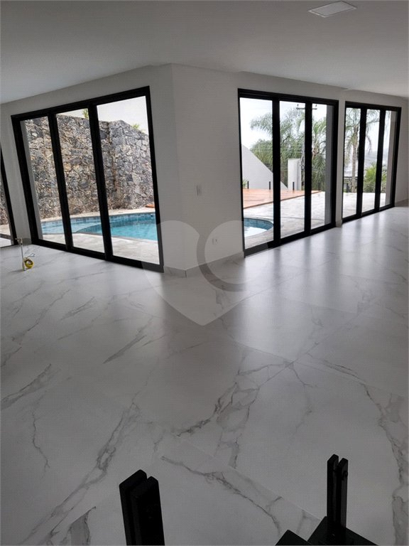 Casa à venda com 3 suítes no condomínio Hills, Arujá - SP