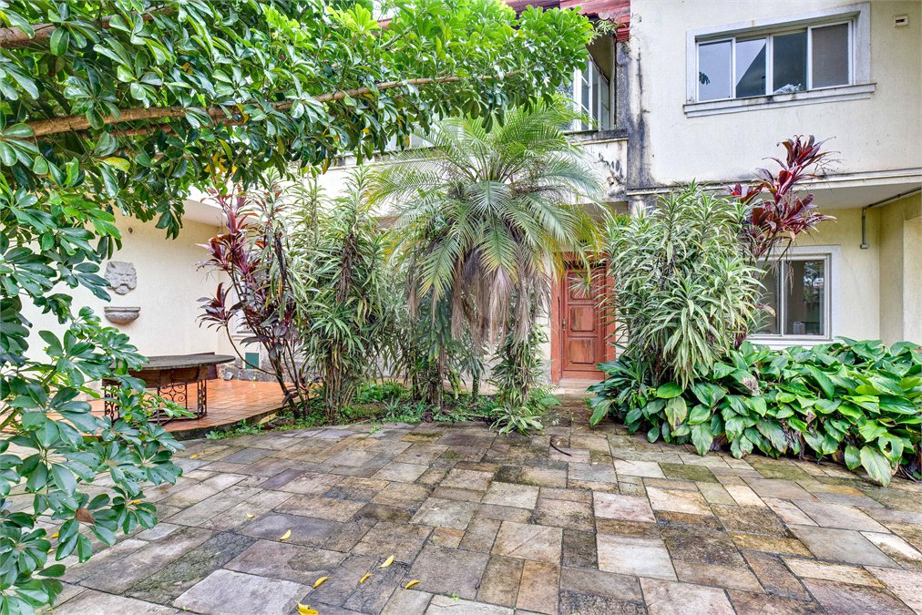 Casa à venda com 5 suítes no condomínio Chácara Flora, São Paulo - SP