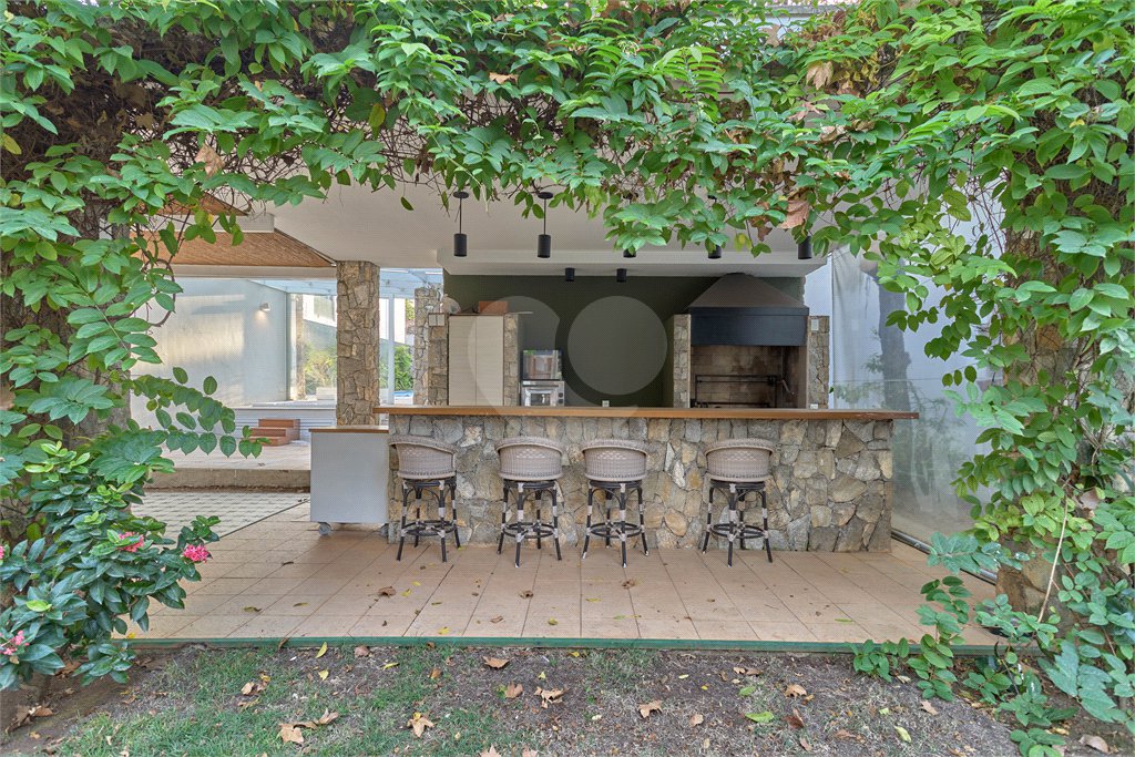 Sobrado à venda ou para alugar com 4 suítes em Vila Nova Conceição, São Paulo, SP
